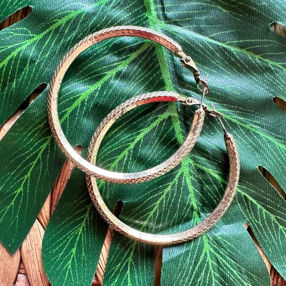 BOGO FREE GOLDEN HOOP EARRINGS - Picture 1 of 8